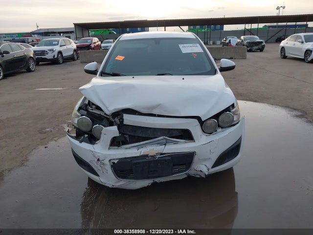 Chevrolet Sonic Ls Auto 2015 1G1JA6SHXF4186485 Image 12