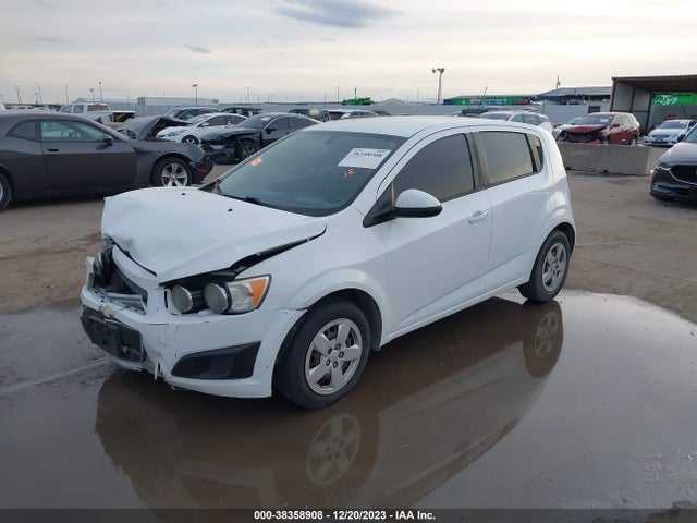 Chevrolet Sonic Ls Auto 2015 1G1JA6SHXF4186485 Image 2