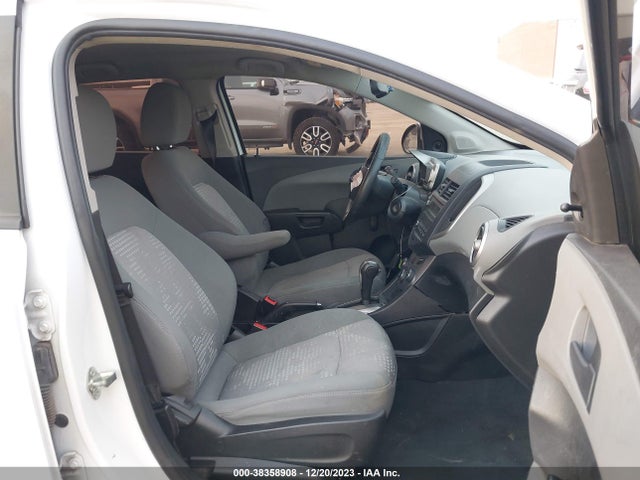 Chevrolet Sonic Ls Auto 2015 1G1JA6SHXF4186485 Image 5