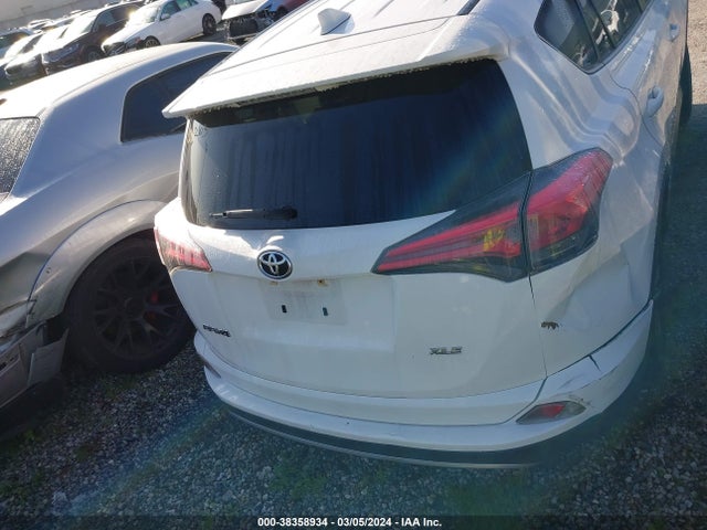 Toyota Rav4 Xle 2018 JTMWFREVXJD113367 Image 17