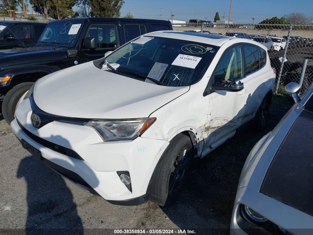 Toyota Rav4 Xle 2018 JTMWFREVXJD113367 Image 2