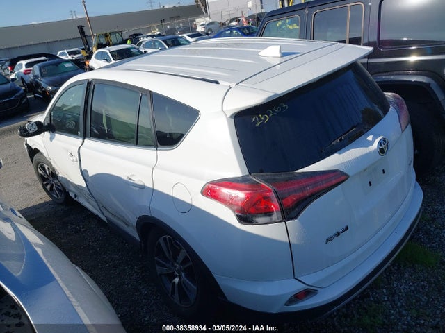 Toyota Rav4 Xle 2018 JTMWFREVXJD113367 Image 3