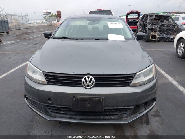 3VW2K7AJXEM237602 Volkswagen Jetta 2.0l S
