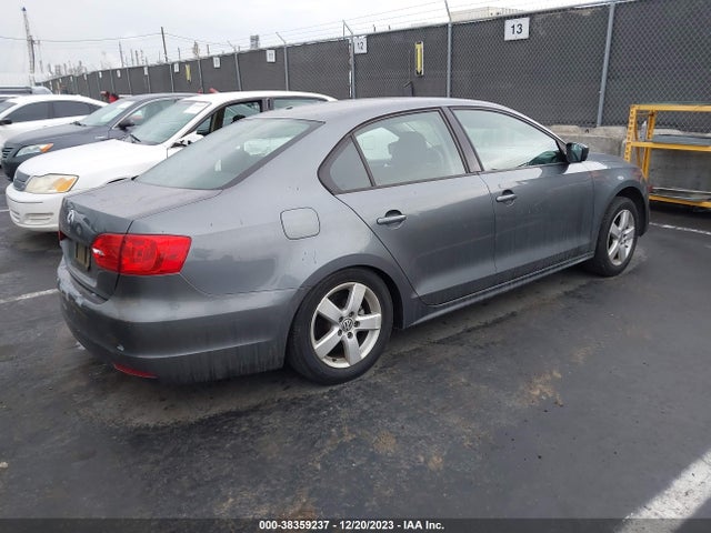 3VW2K7AJXEM237602 Volkswagen Jetta 2.0l S
