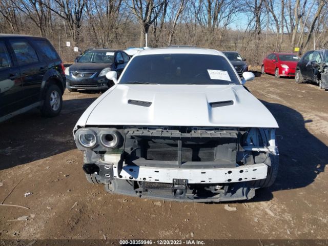 2C3CDZAGXJH258657 Dodge Challenger Sxt Plus