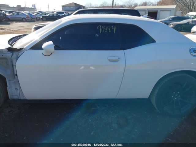 2C3CDZAGXJH258657 Dodge Challenger Sxt Plus