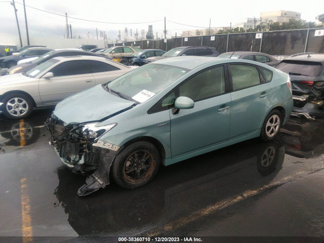 Toyota Prius Two 2015 JTDKN3DUXF1996208 Image 2