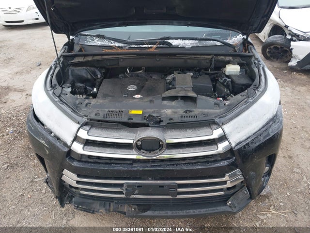 Toyota Highlander Limited Platinum 2018 5TDDZRFH0JS861735 Image 10