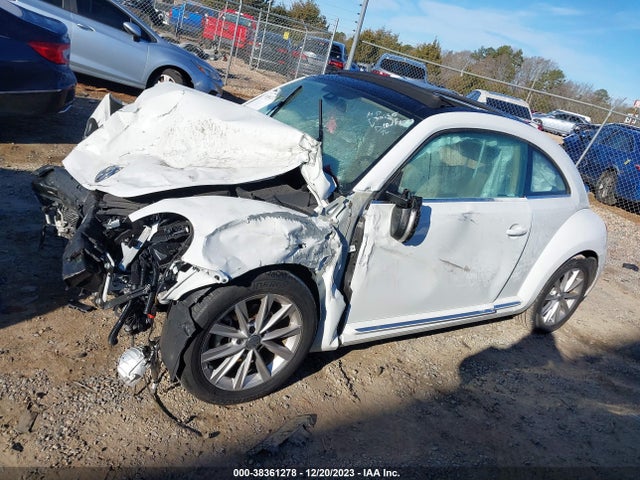 3VWJD7AT9KM717987 Volkswagen Beetle 2.0t Se