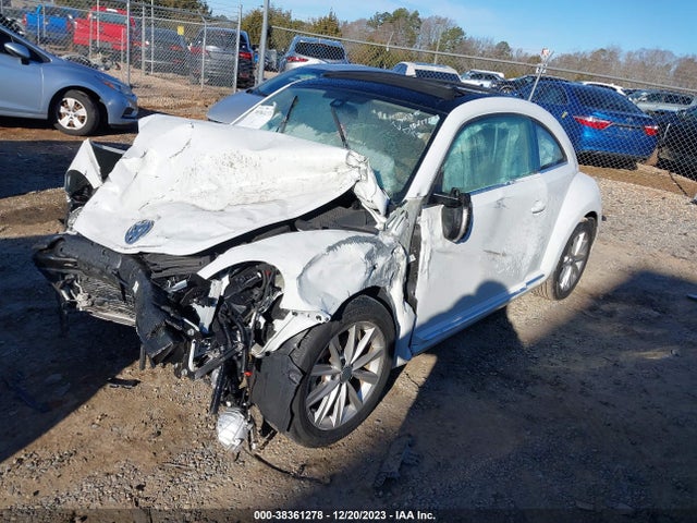 3VWJD7AT9KM717987 Volkswagen Beetle 2.0t Se
