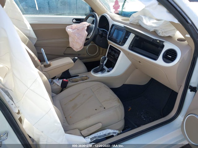 3VWJD7AT9KM717987 Volkswagen Beetle 2.0t Se