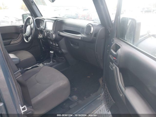1C4BJWDG3HL528397 Jeep Wrangler Unlimited Sport 4x4