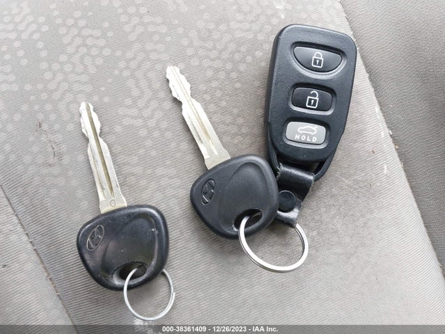 2010 HYUNDAI ELANTRA BLUE VIN: KMHDU4AD3AU828032