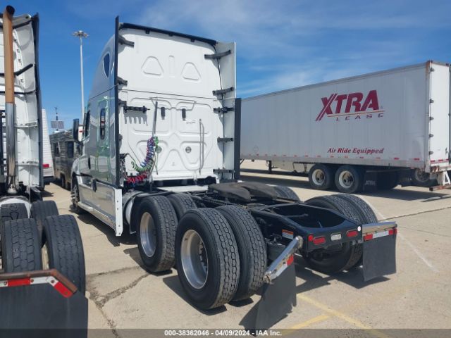 2021 FREIGHTLINER CASCADIA 126 3AKJHHDRXMSMZ5667 Photo 2