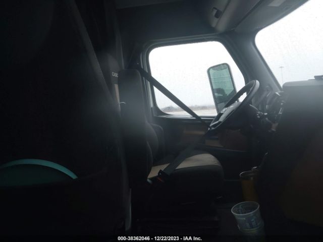 2021 FREIGHTLINER CASCADIA 126 3AKJHHDRXMSMZ5667 Photo 4