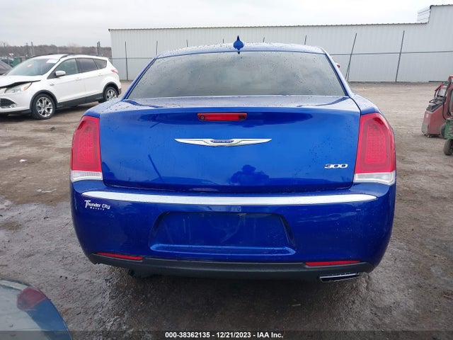 Chrysler 300 Touring 2018 2C3CCAAG1JH308995 Image 16