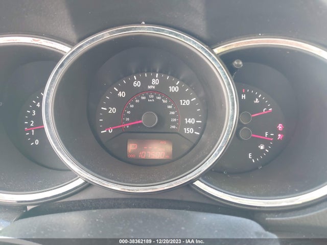 2011 KIA SORENTO LX VIN: 5XYKT3A11BG043798