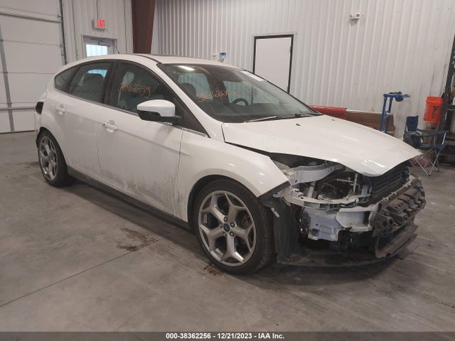 2016 FORD FOCUS TITANIUM VIN: 1FADP3N29GL275146