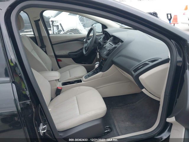2016 FORD FOCUS SE VIN: 1FADP3F25GL369040