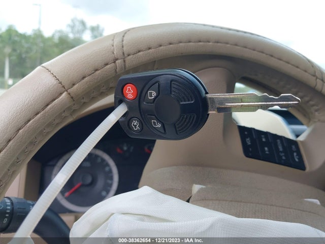 2011 FORD ESCAPE LIMITED VIN: 1FMCU0E71BKC36263
