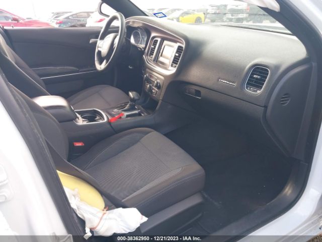 2C3CDXBGXFH832216 Dodge Charger Se
