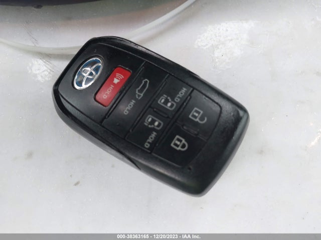 2021 TOYOTA SIENNA XLE VIN: 5TDYRKEC7MS072100