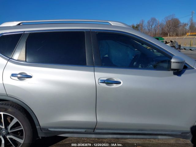 JN8AT2MV8JW330548 Nissan Rogue Sl