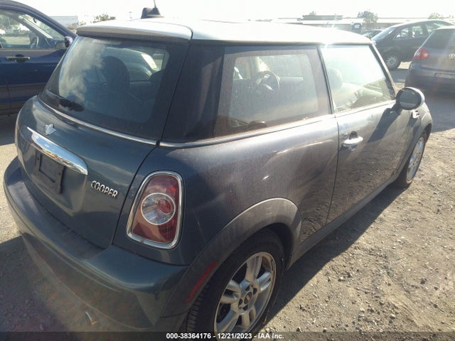 2011 MINI COOPER WMWSU3C55BT091335 Photo 3