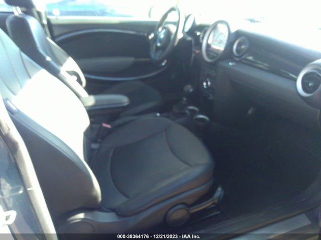 2011 MINI COOPER WMWSU3C55BT091335 Photo 4