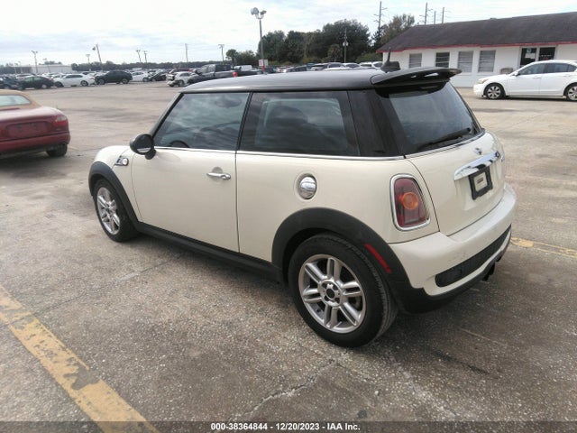 2010 MINI COOPER S WMWMF7C50ATX42380 Photo 2