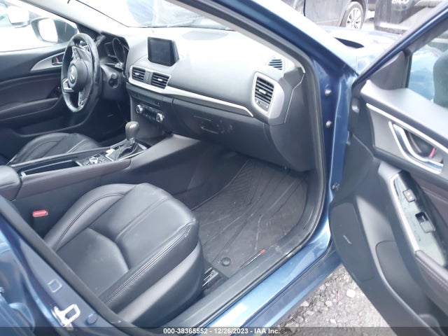 2018 MAZDA MAZDA3 TOURING VIN: 3MZBN1V30JM260011