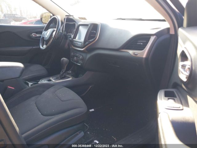 1C4PJMCS6FW565486 Jeep Cherokee Latitude