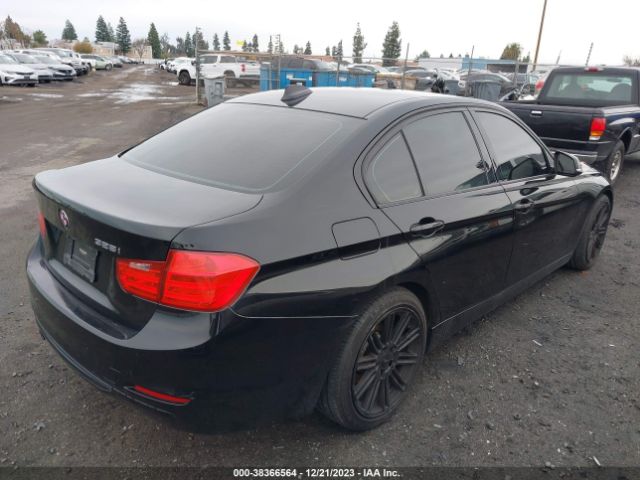 WBA3C1C54FK122002 BMW 3 Series 328i
