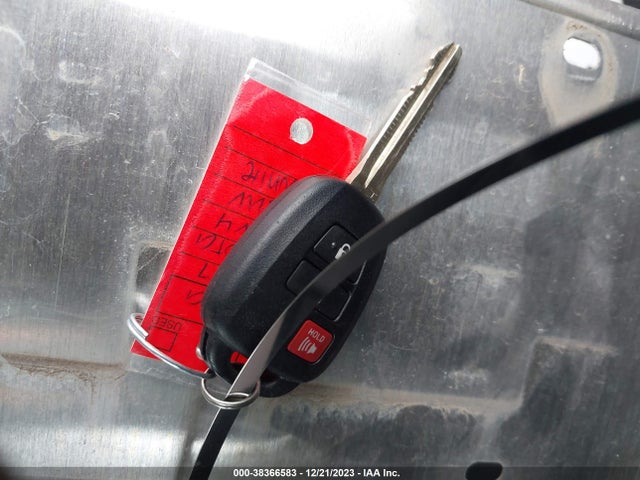 Toyota RAV4 LE 2017 2T3BFREVXHW622127 Image 11