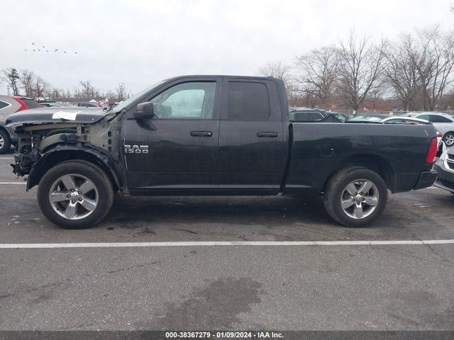 2018 RAM 1500 EXPRESS QUAD CAB 4X4 6'4 BOX VIN: 1C6RR7FTXJS302397