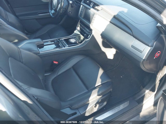 2016 JAGUAR XF SAJBD4BV8GCY09902 Photo 4