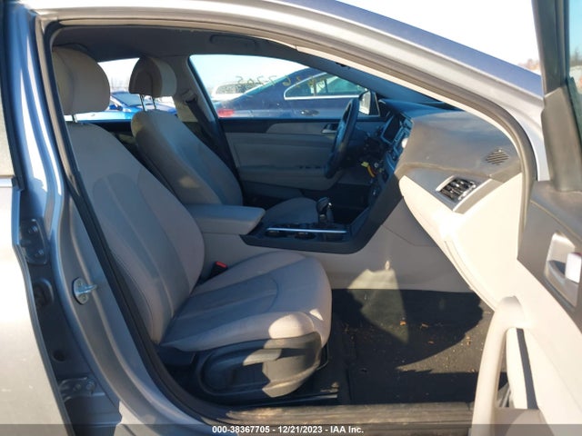 2015 HYUNDAI SONATA SE VIN: 5NPE24AF5FH158923