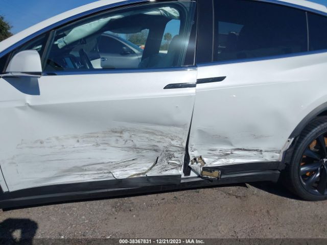 2018 TESLA MODEL X 5YJXCBE22JF111289 Photo 5