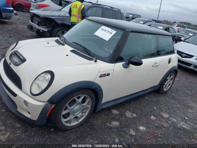 2005 MINI COOPER S WMWRE33455TD92214 Photo 1