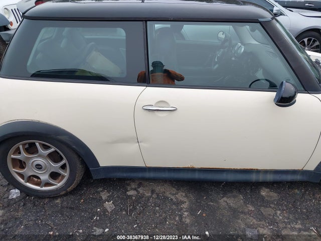 2005 MINI COOPER S WMWRE33455TD92214 Photo 5