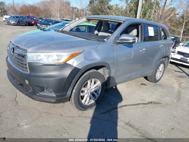 Toyota Highlander Le V6 2015 5TDZKRFH6FS064553 Image 2