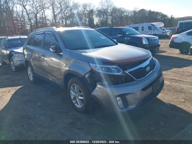 2015 KIA SORENTO LX VIN: 5XYKTDA60FG560338