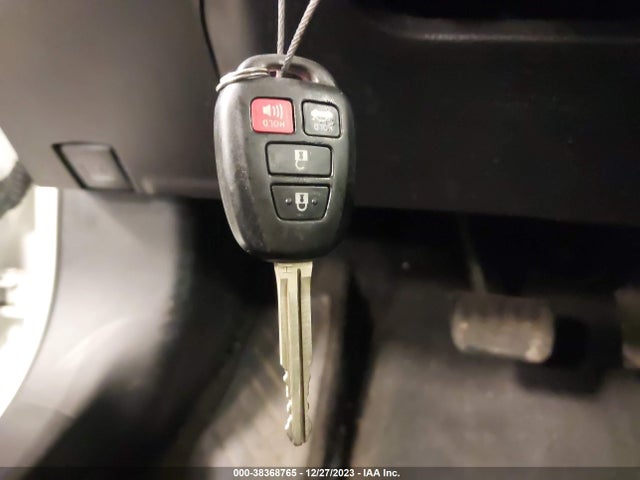 2019 TOYOTA COROLLA LE VIN: 2T1BURHE9KC197955