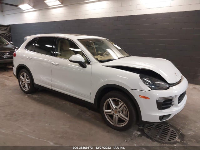 2016 PORSCHE CAYENNE WP1AB2A28GLA92136 Photo 0