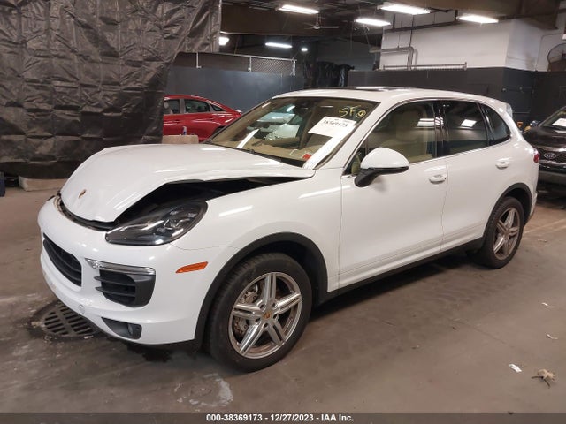 2016 PORSCHE CAYENNE WP1AB2A28GLA92136 Photo 1