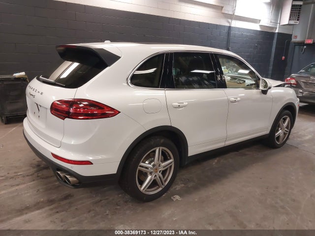 2016 PORSCHE CAYENNE WP1AB2A28GLA92136 Photo 3