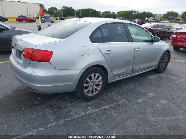 2013 VOLKSWAGEN JETTA 2.5L SE VIN: 3VWDX7AJ8DM253225