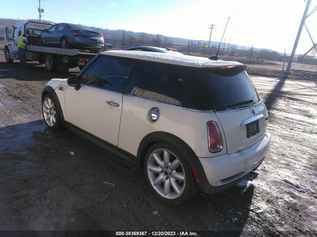 2006 MINI COOPER S WMWRE33506TL19596 Photo 2
