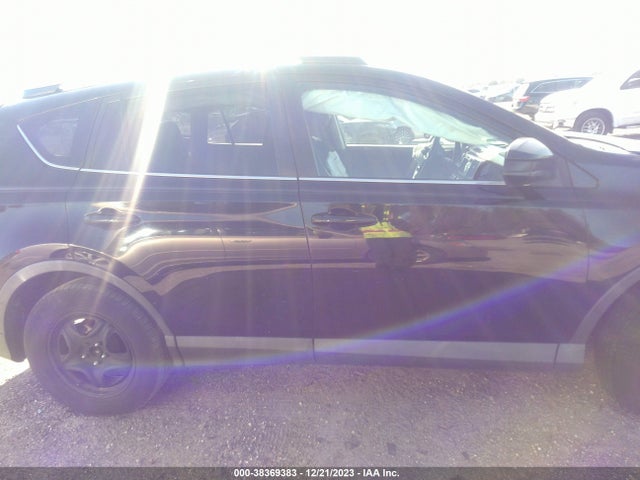 Toyota RAV4 LE 2018 2T3ZFREV5JW503633 Image 13