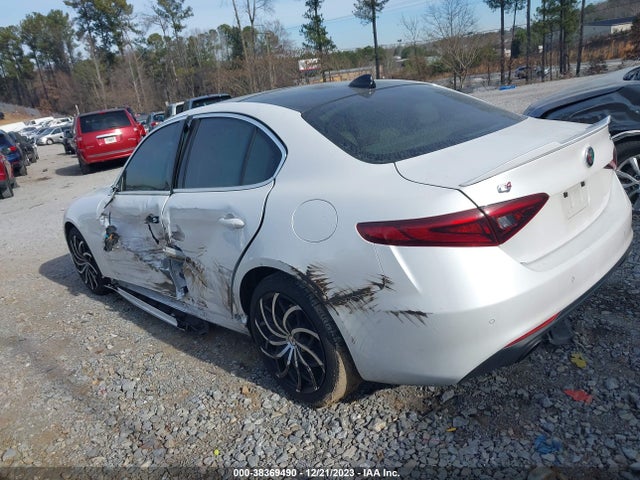 ZARFANBN2K7601780 Alfa Romeo Giulia Ti Lusso Awd